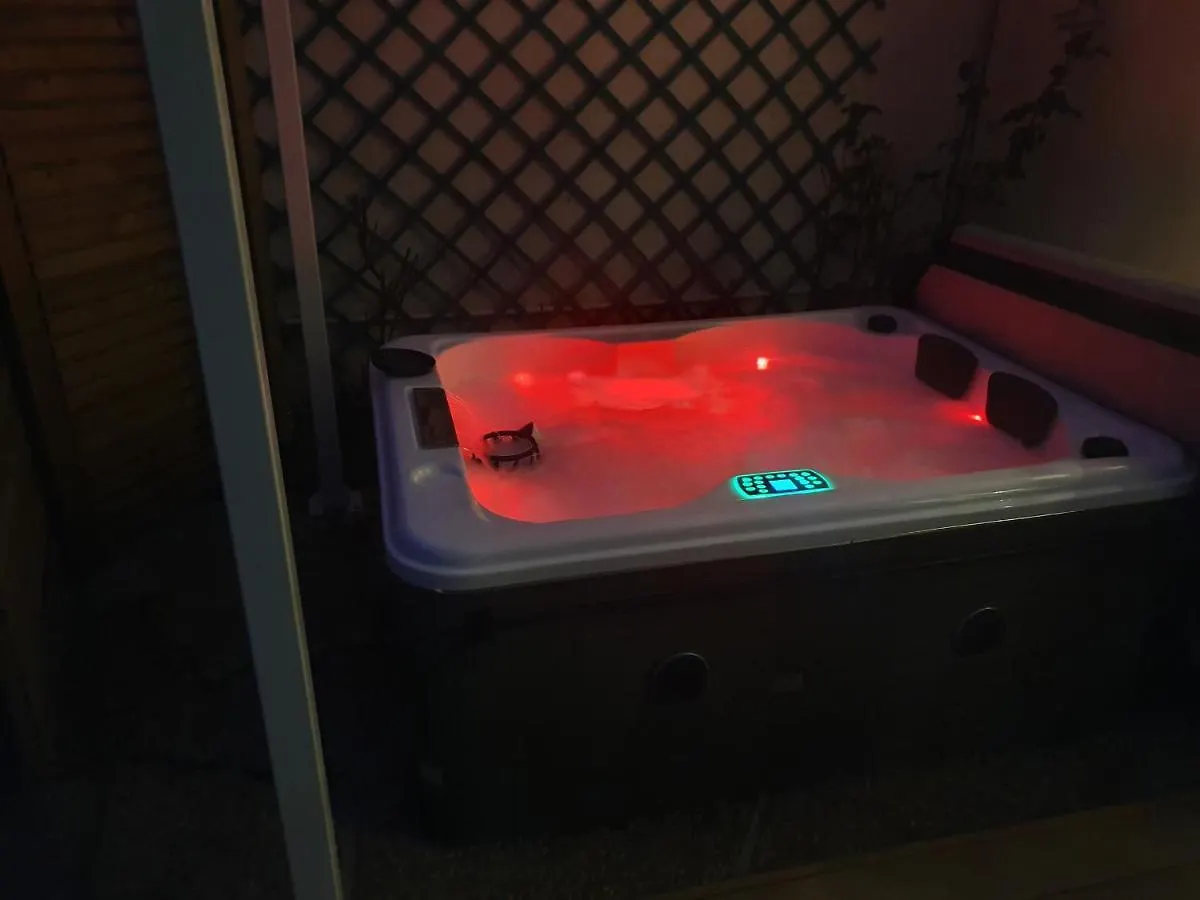 Emeraude Jacuzzi Apartment Saint-Malo