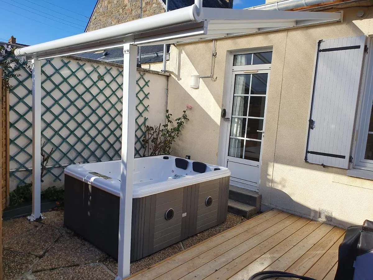 Emeraude Jacuzzi Apartment Saint-Malo