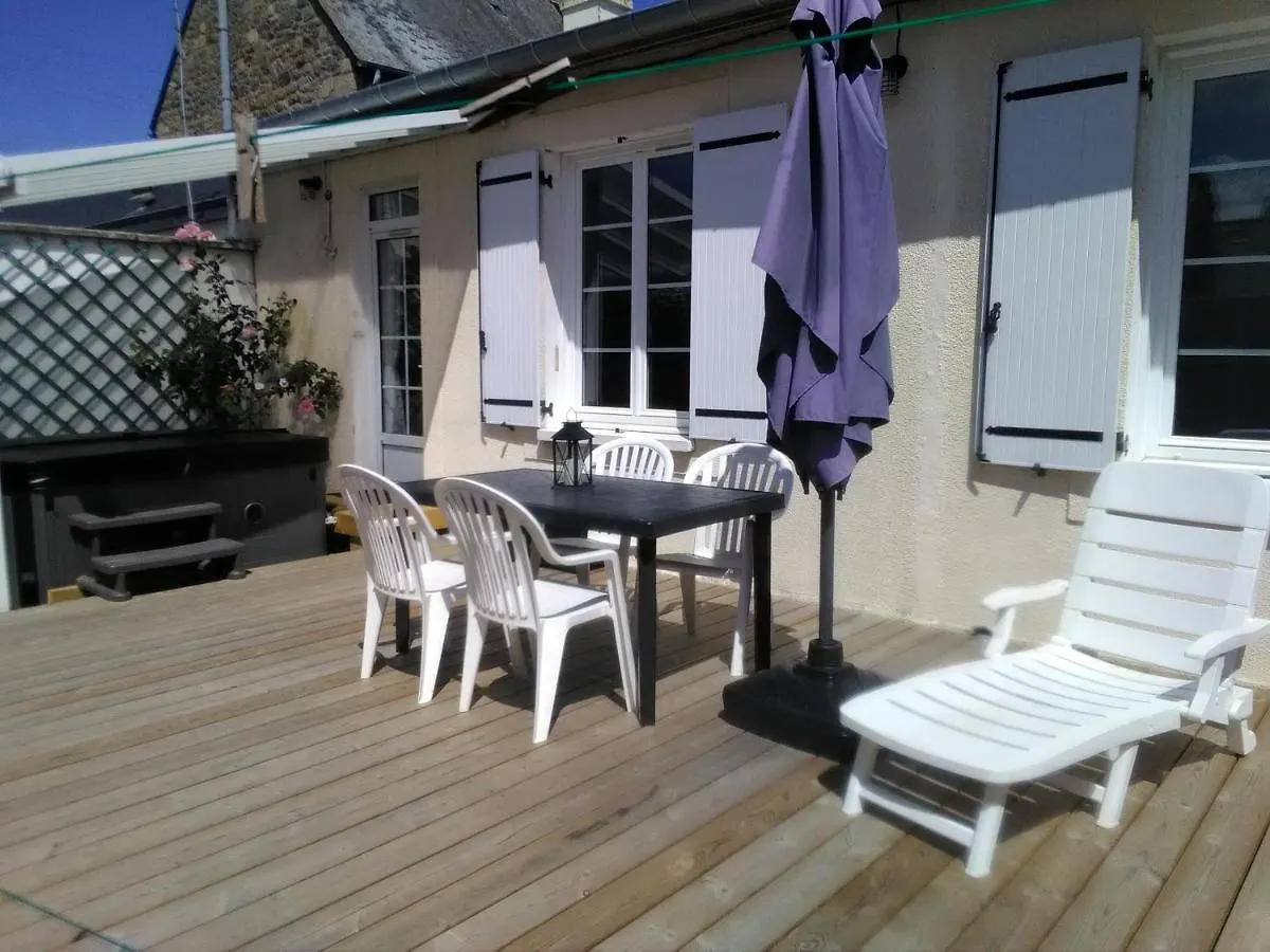 Emeraude Jacuzzi location